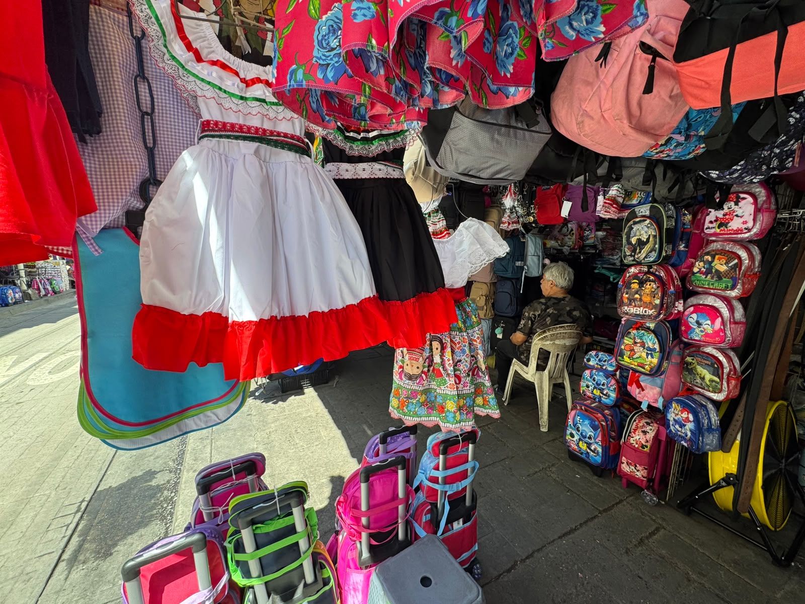 Bajas ventas durante arranque del ciclo escolar