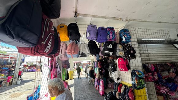“No fue lo que esperábamos”; comerciantes de Culiacán reportan bajas ventas durante arranque del ciclo escolar