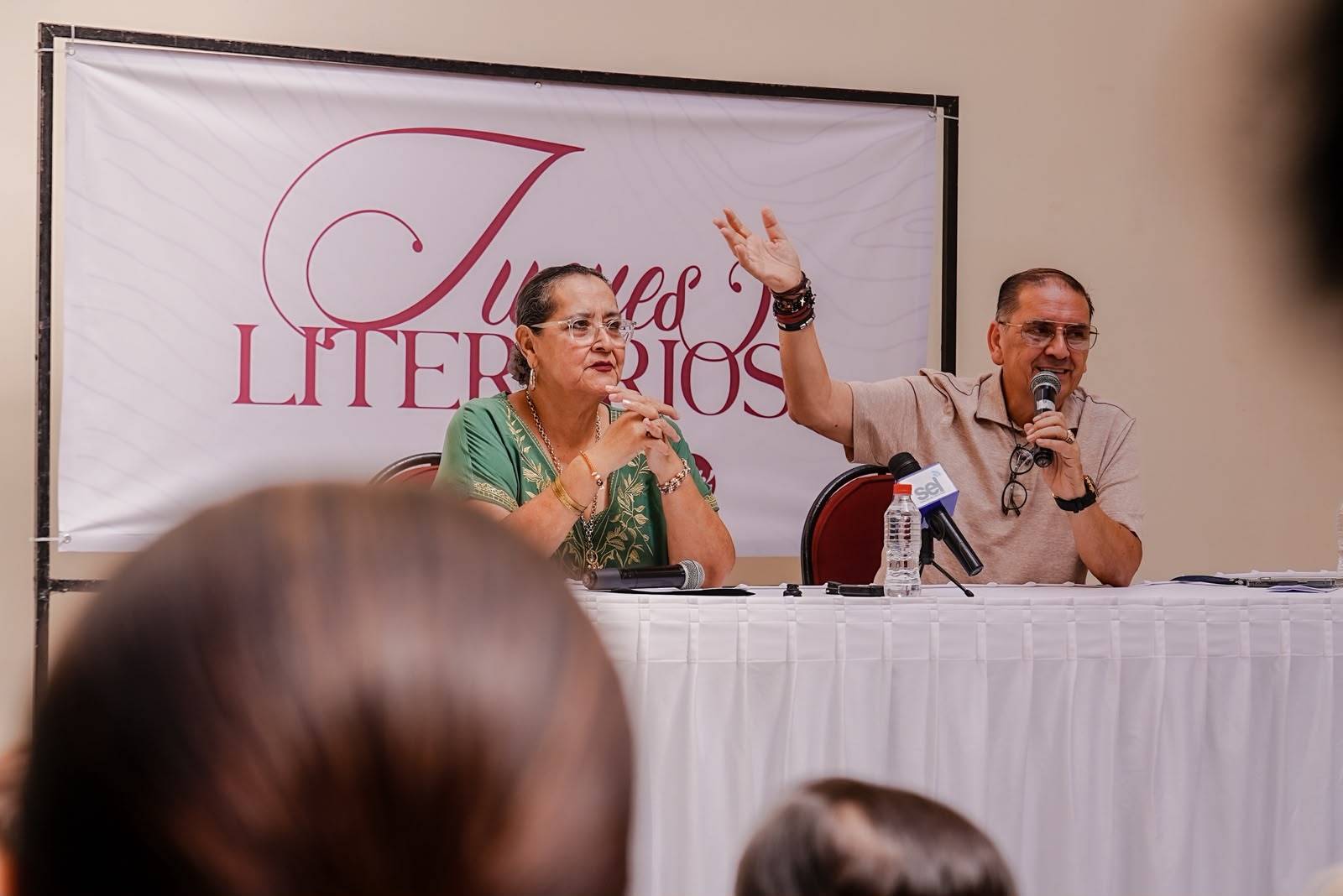 Conferencia sobre los Jueves Literarios en Mazatlán