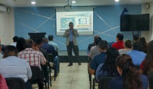 IA puede ayudar a comerciantes a ahorrar tiempo y reducir costos; empresarios reciben capacitación en Guamúchil