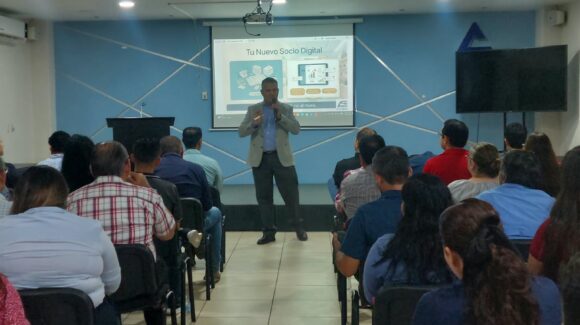 IA puede ayudar a comerciantes a ahorrar tiempo y reducir costos; empresarios reciben capacitación en Guamúchil