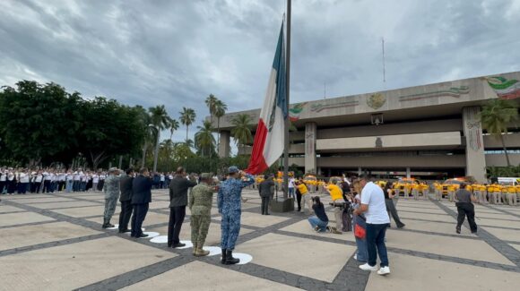 Con izamiento a media asta, conmemoran en Culiacán el Día Nacional de Protección Civil y los sismos de 1985 y 2017