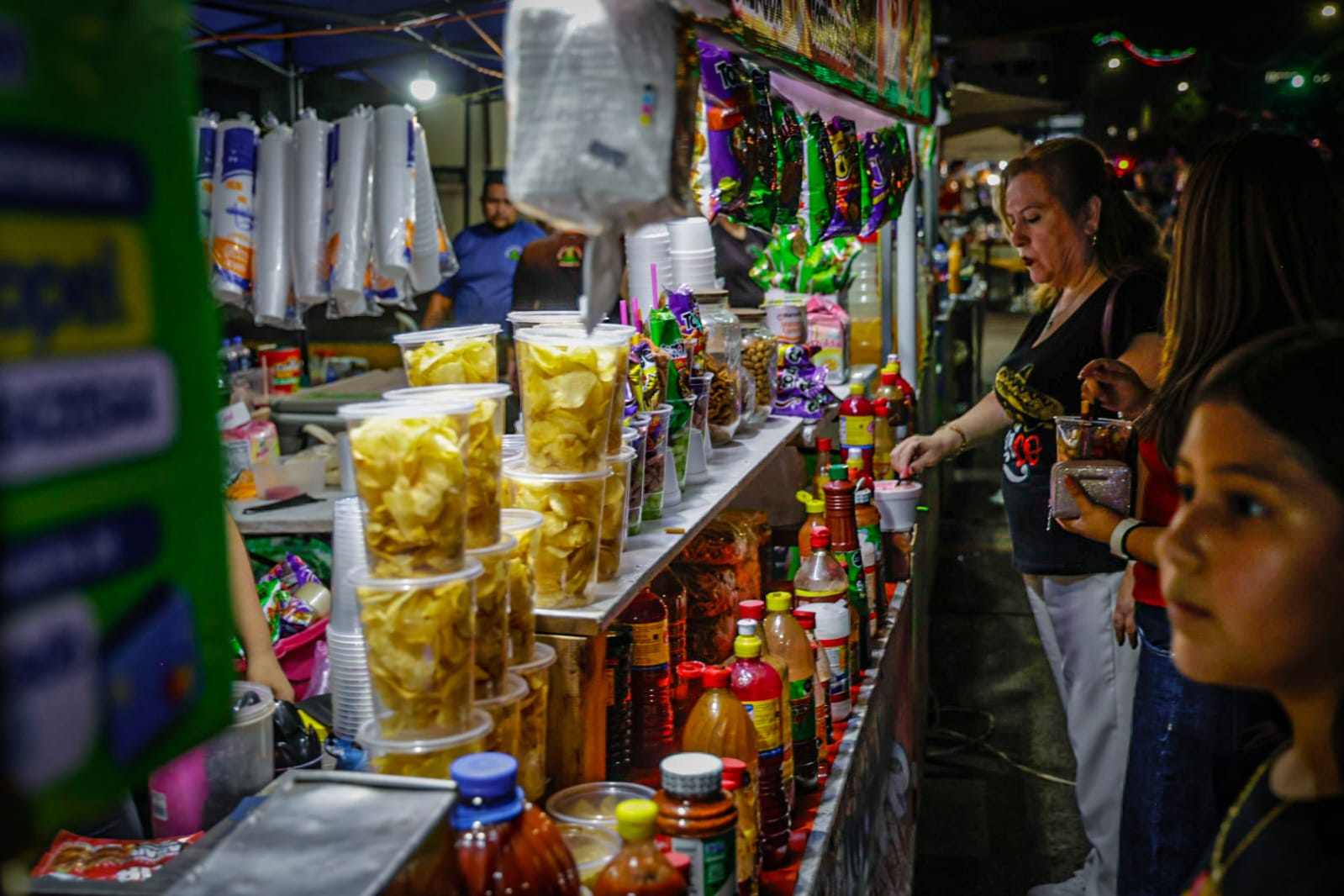 Antojitos de venta en celebración por el Grito de Independencia en Culiacán