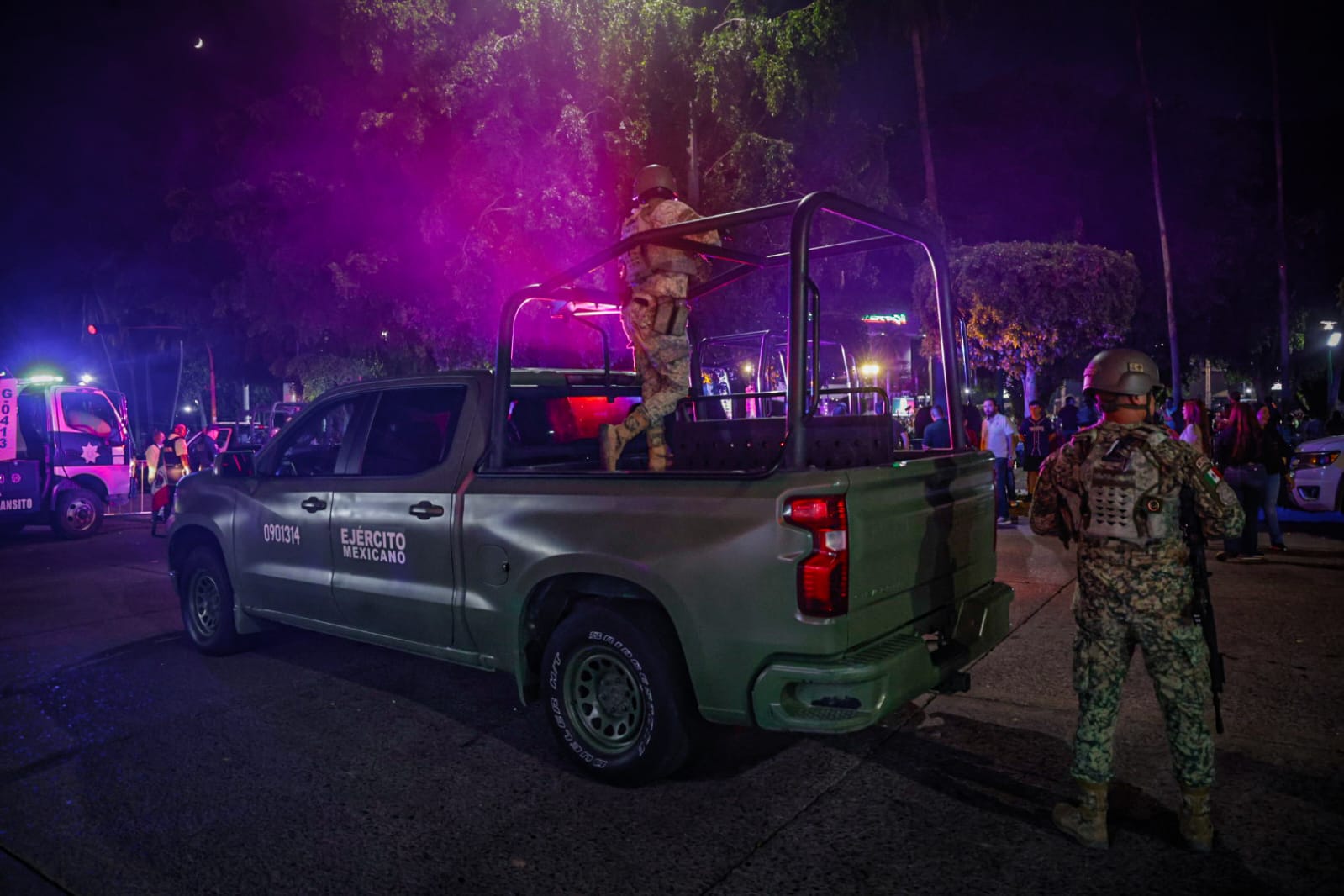 Autoridades de seguridad resguardan perímetro del Palacio de Gobierno en Culiacán