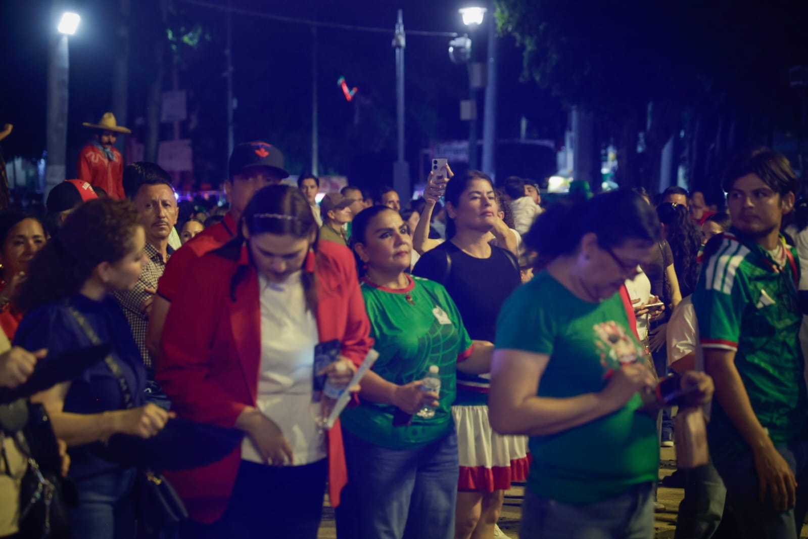 Ciudadanos de Culiacán acudieron a celebrar el Grito de Independencia en Palacio de Gobierno