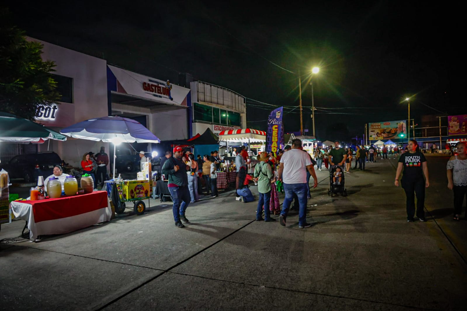 Puestos en conmemoración del Grito de Independencia de México, en Culiacán