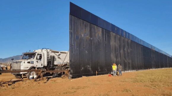 Trump reactiva construcción de muro fronterizo en Arizona pese a oposición indígena