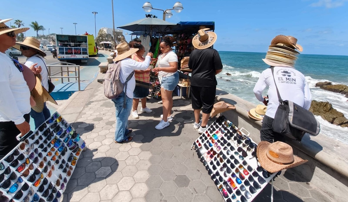 Cruceristas activan economía de Mazatlán
