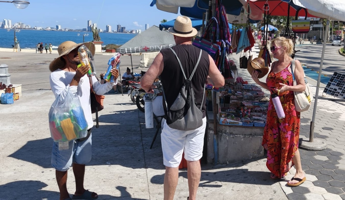 Cruceristas activan economía de Mazatlán