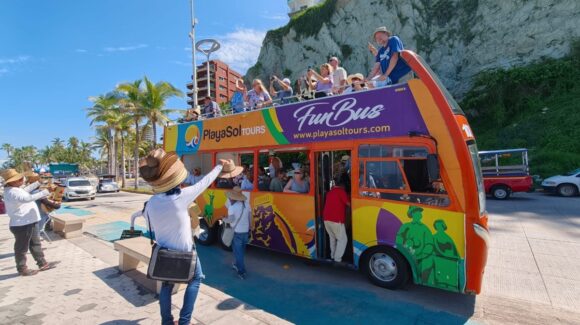Crucero deja 7 millones de pesos a Mazatlán, Sinaloa en un solo día; el Carnival Panorama trajo a más de 5 mil visitantes