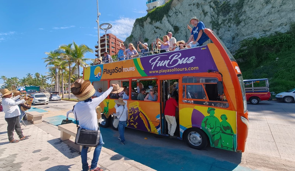 Cruceristas activan economía de Mazatlán