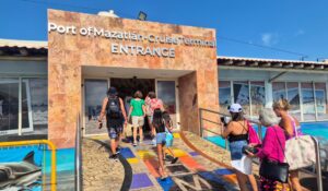 Carnival Panorama arriba a Mazatlán, Sinaloa, con más de 4 mil turistas a bordo