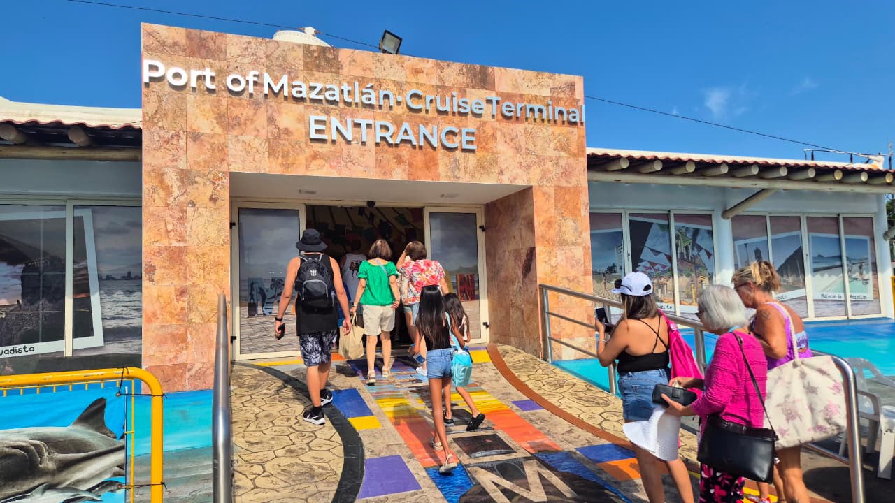 Crucero llega a Mazatlán