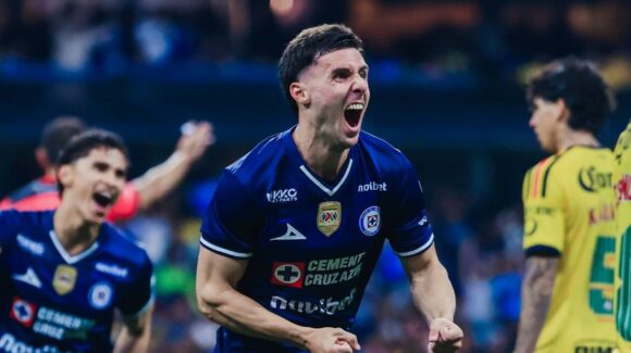 ¡Cruz Azul se impone al América en un Clásico Joven de locura!
