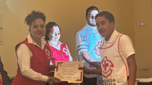 Jóvenes que ayudan y dejan huella; Cruz Roja reconoce a sus juventinos en Mazatlán, Sinaloa
