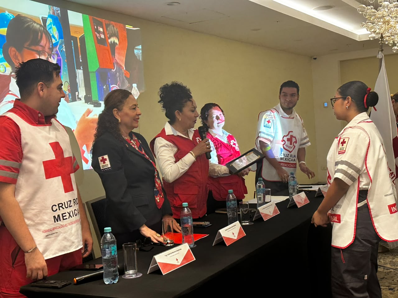 Cruz Roja Mazatlán reconoce a sus juventinos