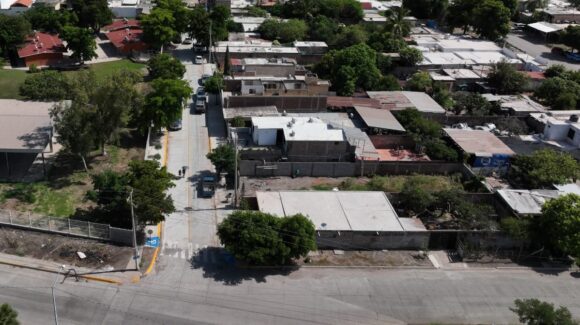 Se pavimentarán calles de acceso a 23 escuelas en Sinaloa por lluvias: Obras Públicas