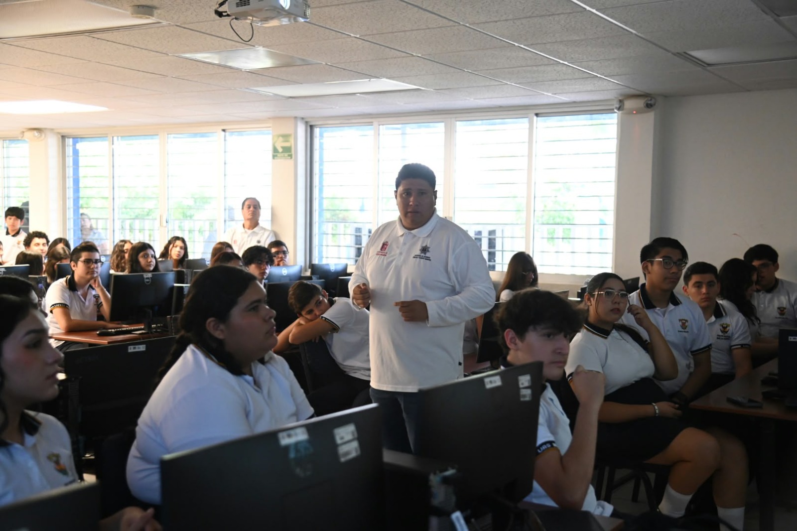 Imparten el curso “Medidas de seguridad en situaciones de riesgo externo” a estudiantes de la UAS