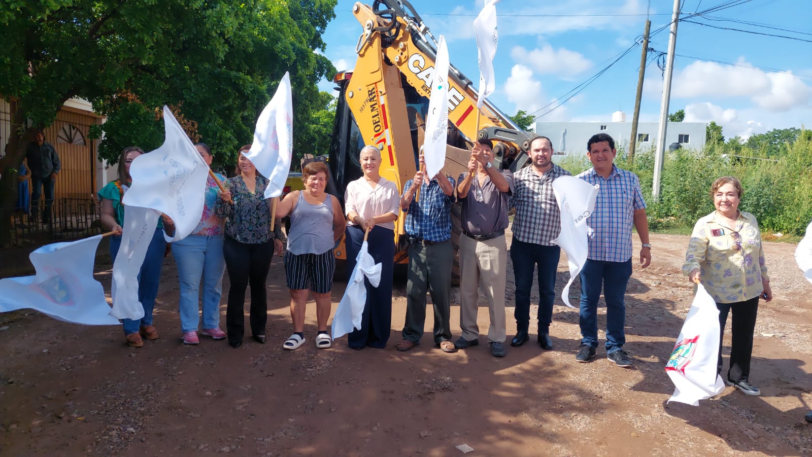 Dan inicio a la rehabilitación del drenaje en la 15 de Julio, en Guamúchil