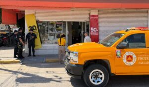 Derrumbe de enjarre deja a trabajador lesionado en negocio del centro de Guamúchil