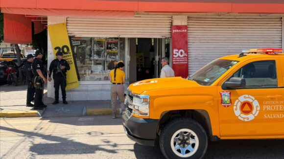 Derrumbe de enjarre deja a trabajador lesionado en negocio del centro de Guamúchil