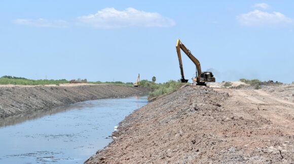 Desazolve del dren Juárez podría concluir en 15 días; avanzan satisfactoriamente para evitar más inundaciones en Los Mochis