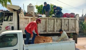 ¡Fuera cacharros! Sacan 11 toneladas de basura de patios en colonias de Escuinapa, Sinaloa