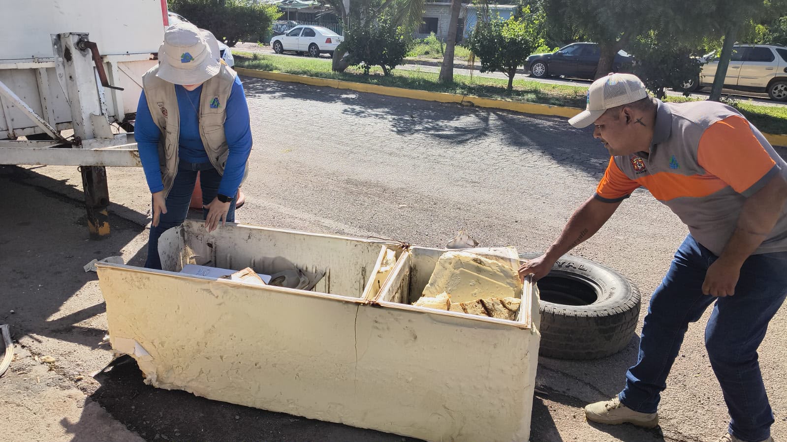 Sacan 11 toneladas de basura de patios en colonias de Escuinapa
