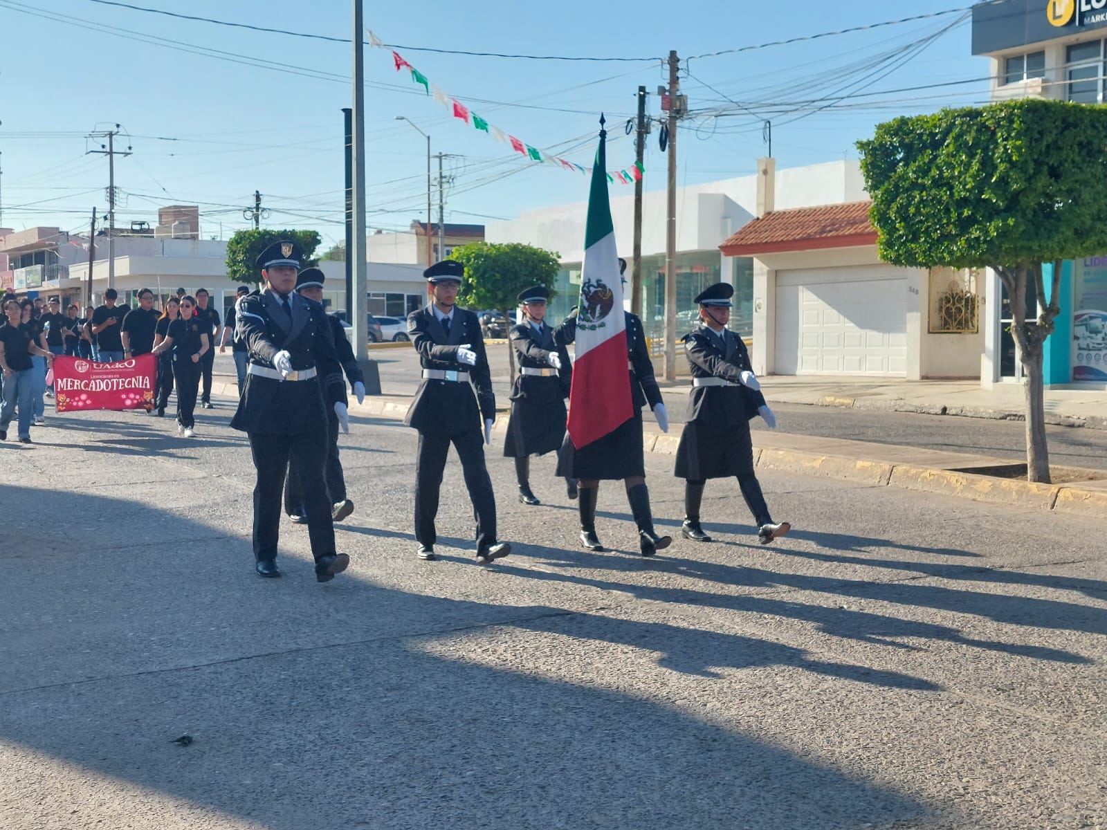 Desfile cívico-militar en Guamúchil por la Independencia de México