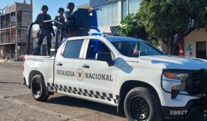 Desfile cívico-militar llena de orgullo patrio el bulevar Rosales en Guamúchil; participaron más de 30 contingentes
