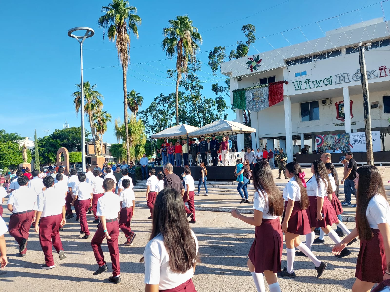 Desfile cívico-militar en Guamúchil por la Independencia de México