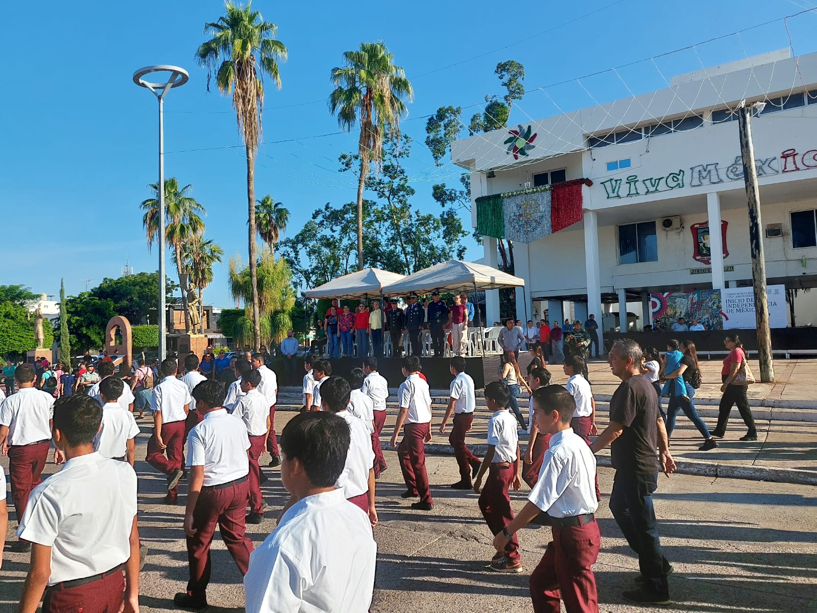 Desfile cívico-militar en Guamúchil por la Independencia de México