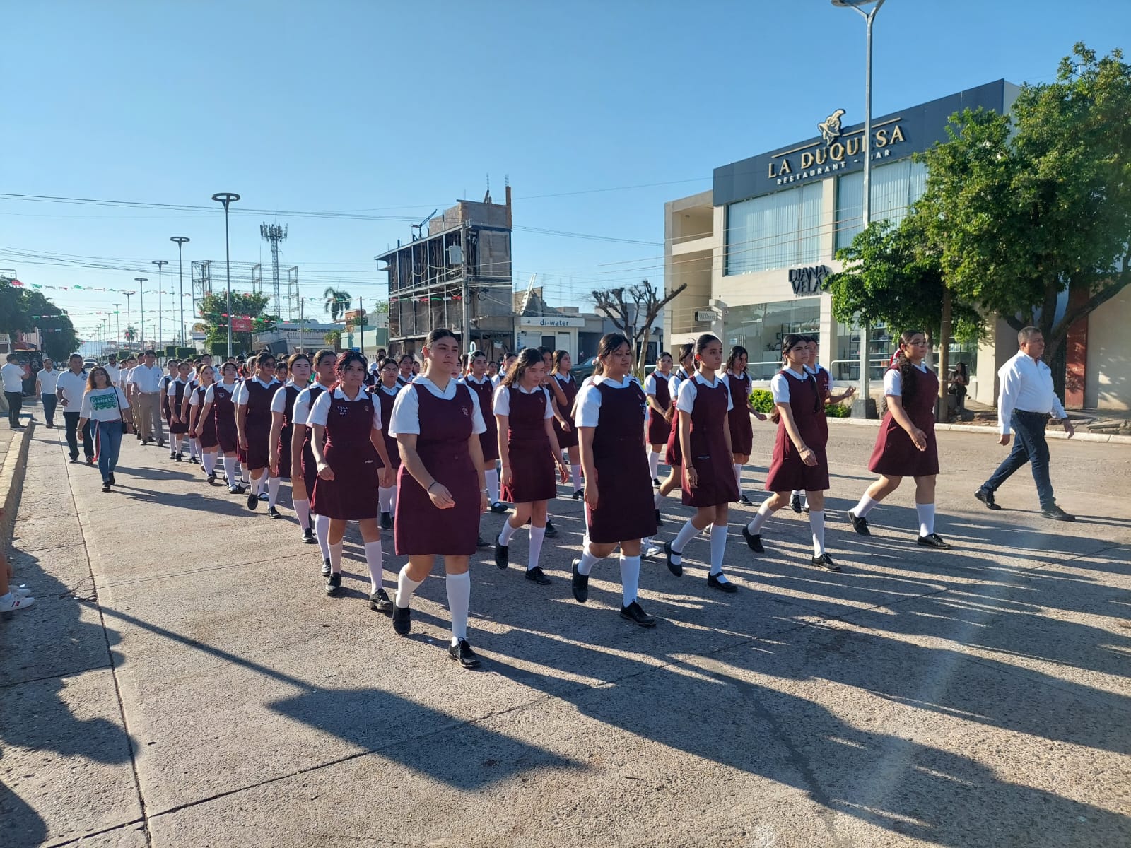 Desfile cívico-militar en Guamúchil por la Independencia de México