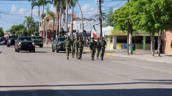 Vive Los Mochis el tradicional desfile del 216 aniversario del inicio de la Independencia de México