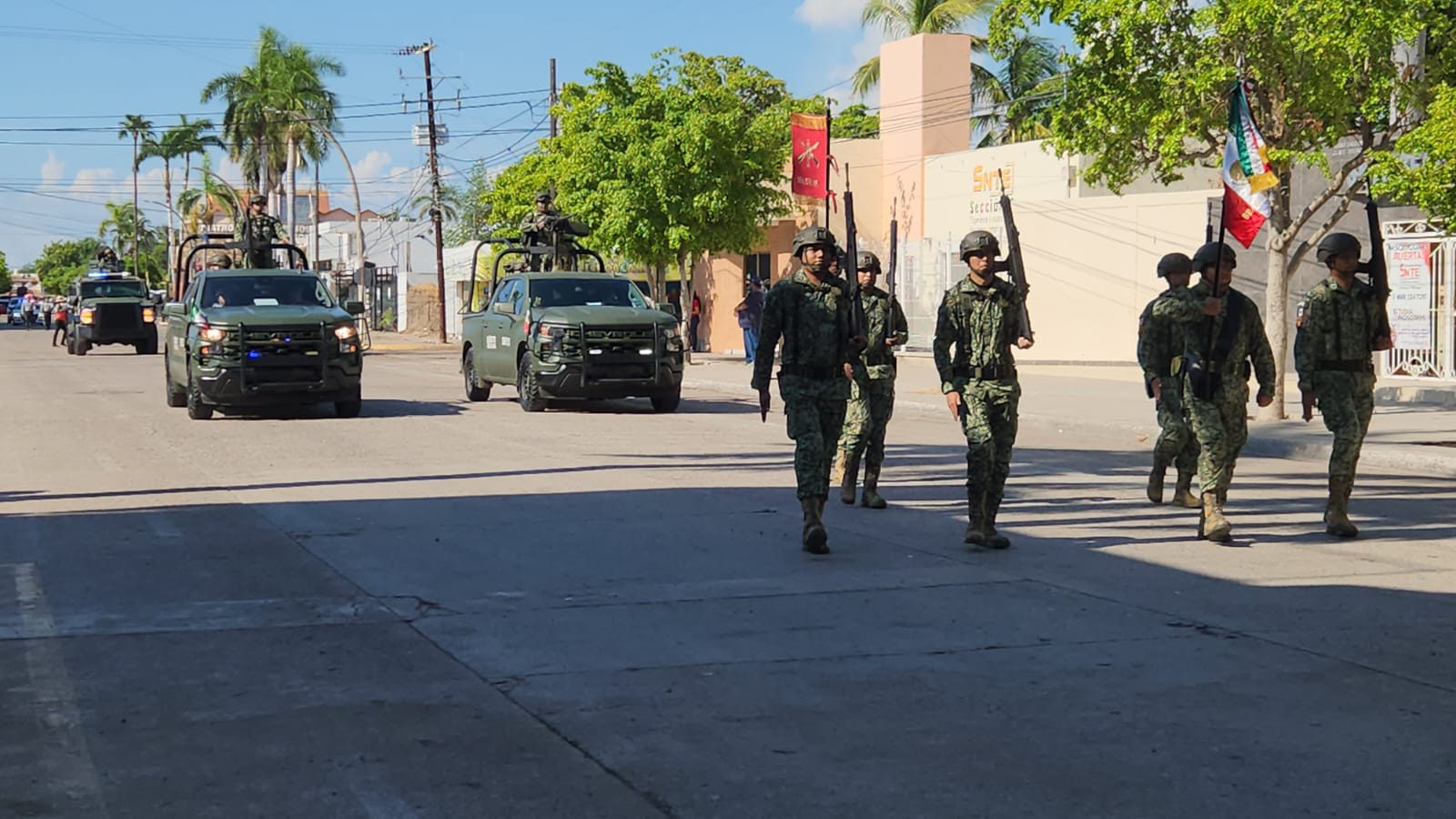 Desfile cívico-militar en Los Mochis por la independencia de México
