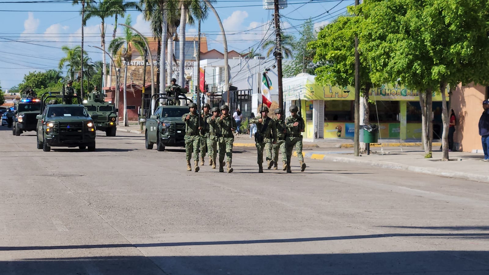 Desfile cívico-militar en Los Mochis por la independencia de México