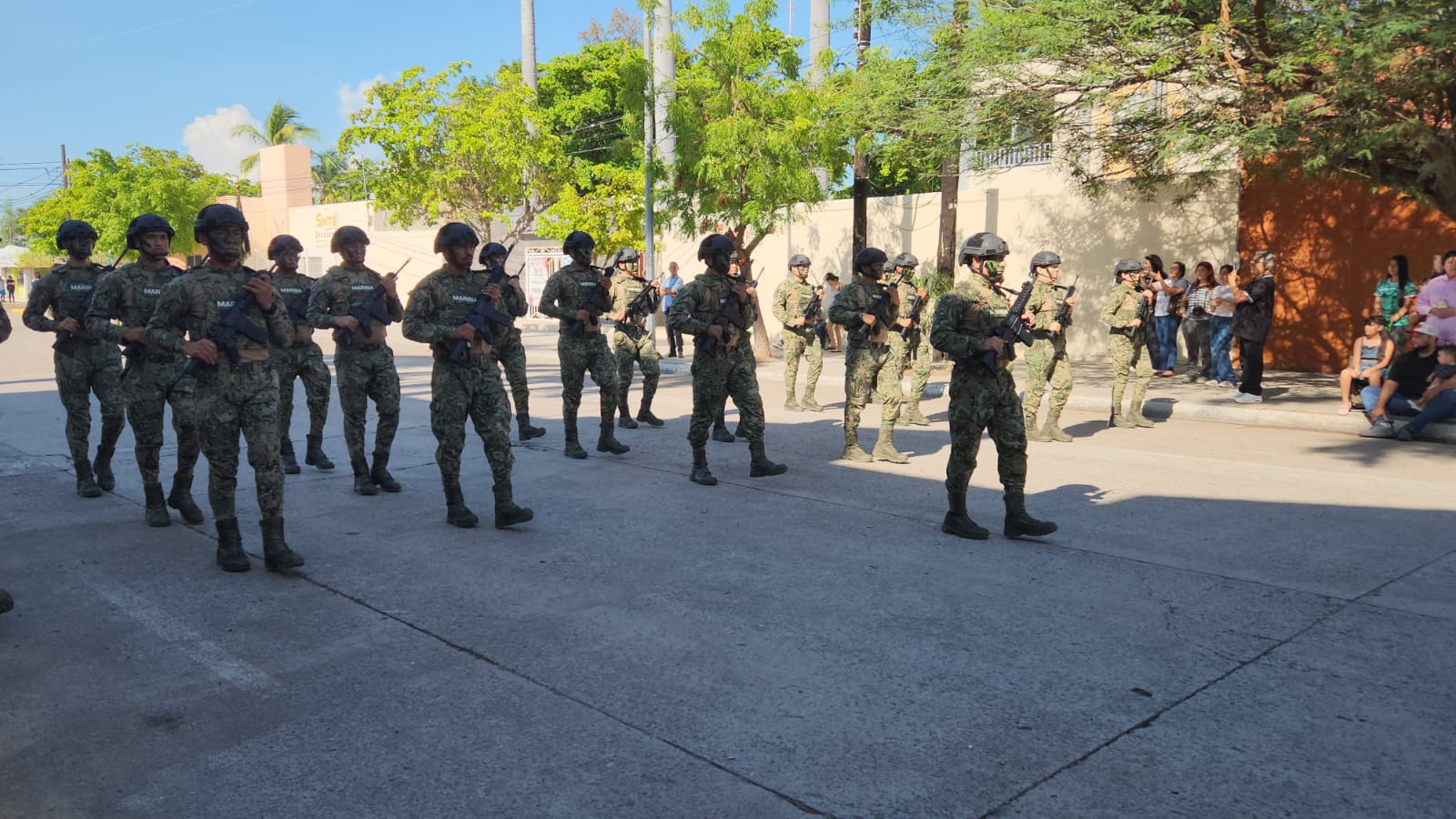 Desfile cívico-militar en Los Mochis por la independencia de México