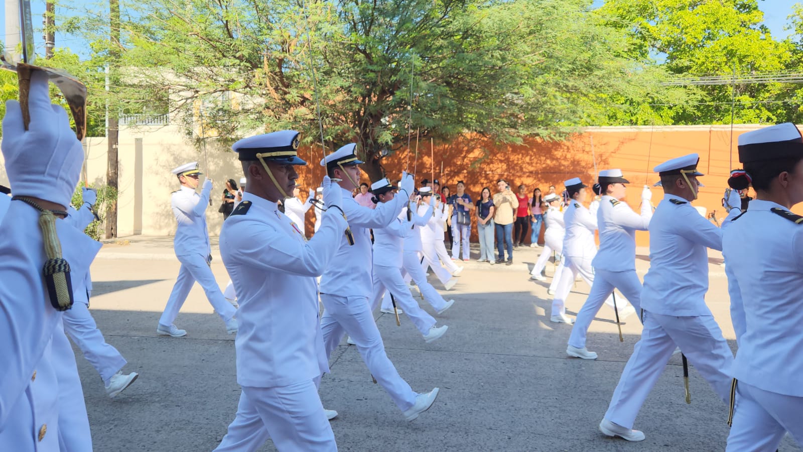 Desfile cívico-militar en Los Mochis por la independencia de México