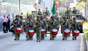 Con 23 contingentes, Mazatlán celebra desfile cívico-militar por el 216 aniversario de la Independencia de México
