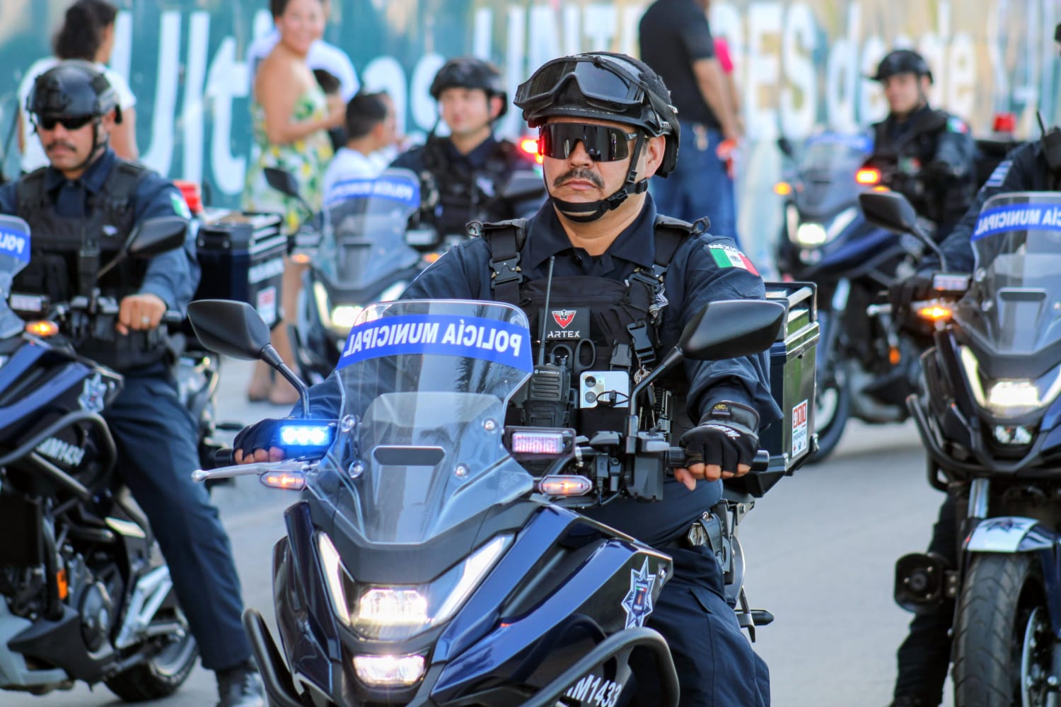 Desfile cívico-militar en Mazatlán por la Independencia de México
