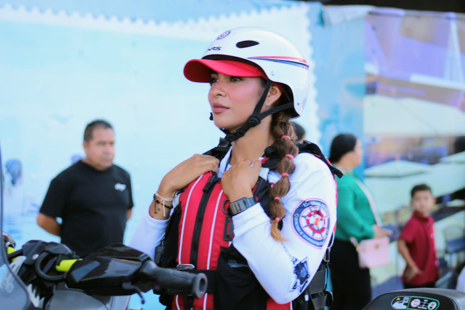 Desfile cívico-militar en Mazatlán por la Independencia de México