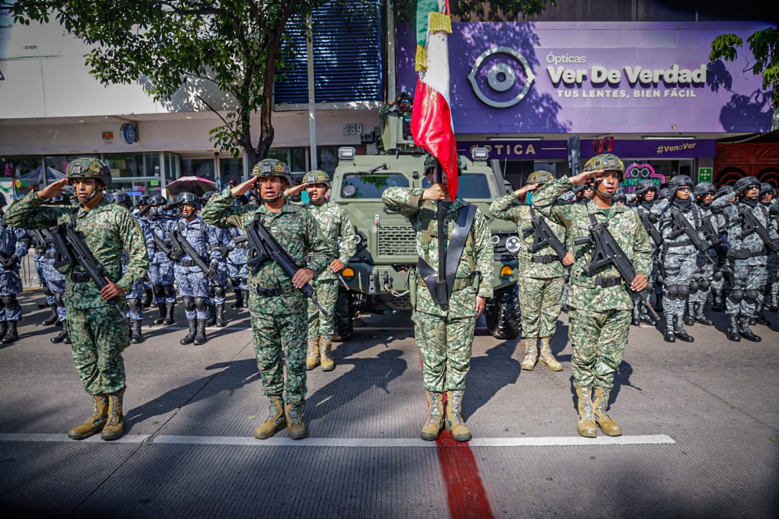 Desfile cívico-militar en Culiacán por la Independencia de México