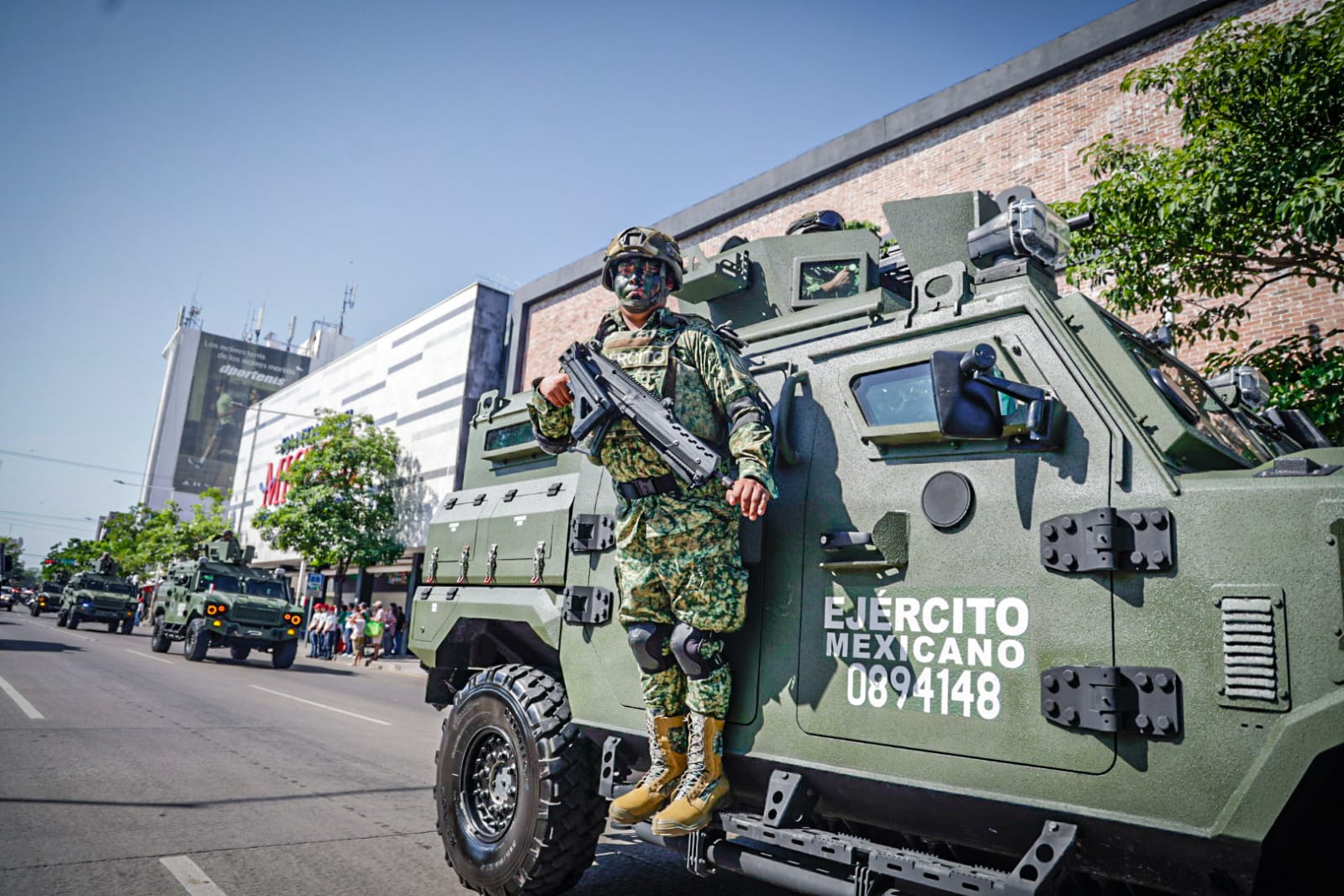 Desfile cívico-militar en Culiacán por la Independencia de México