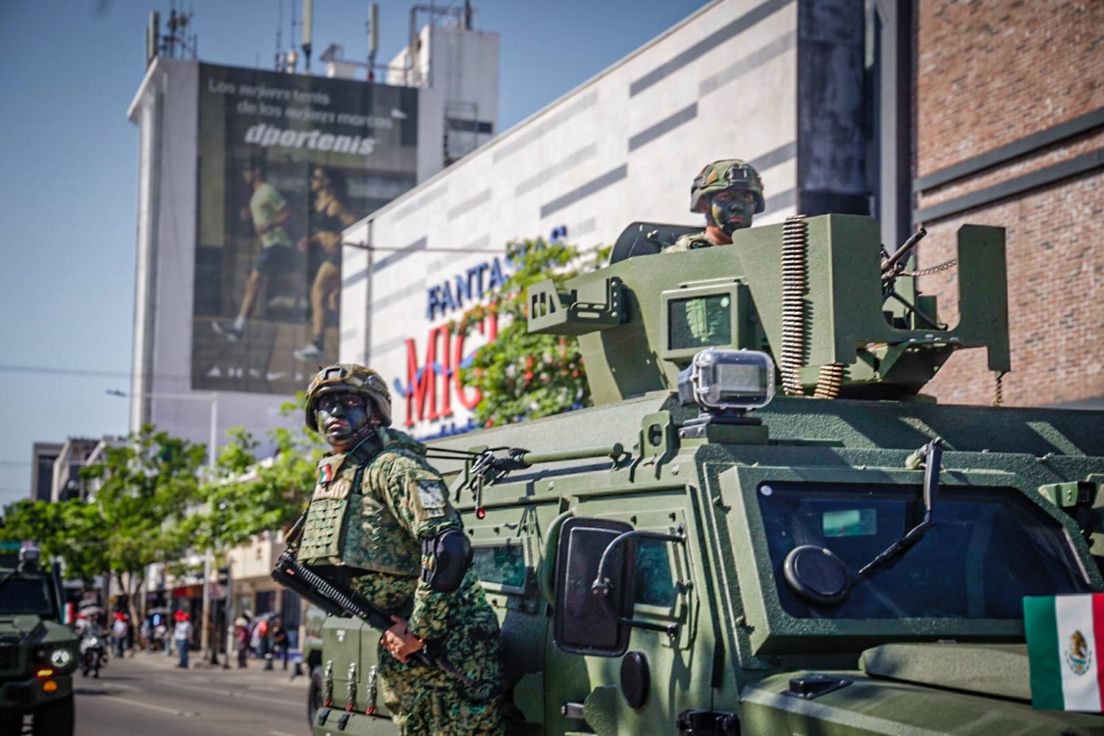Desfile cívico-militar en Culiacán por la Independencia de México
