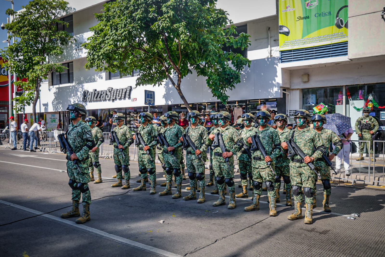Desfile cívico-militar en Culiacán por la Independencia de México