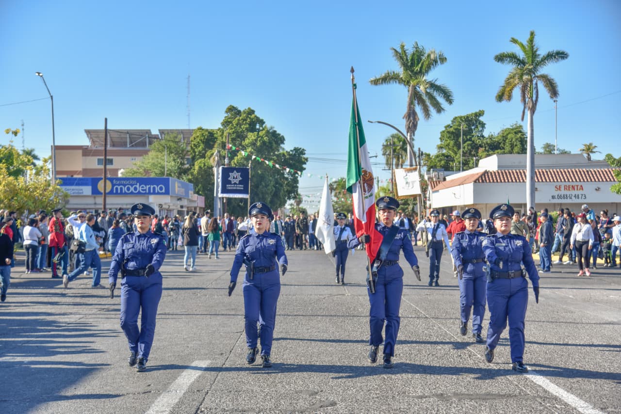 Desfile cívico por la Independencia de México en Ahome