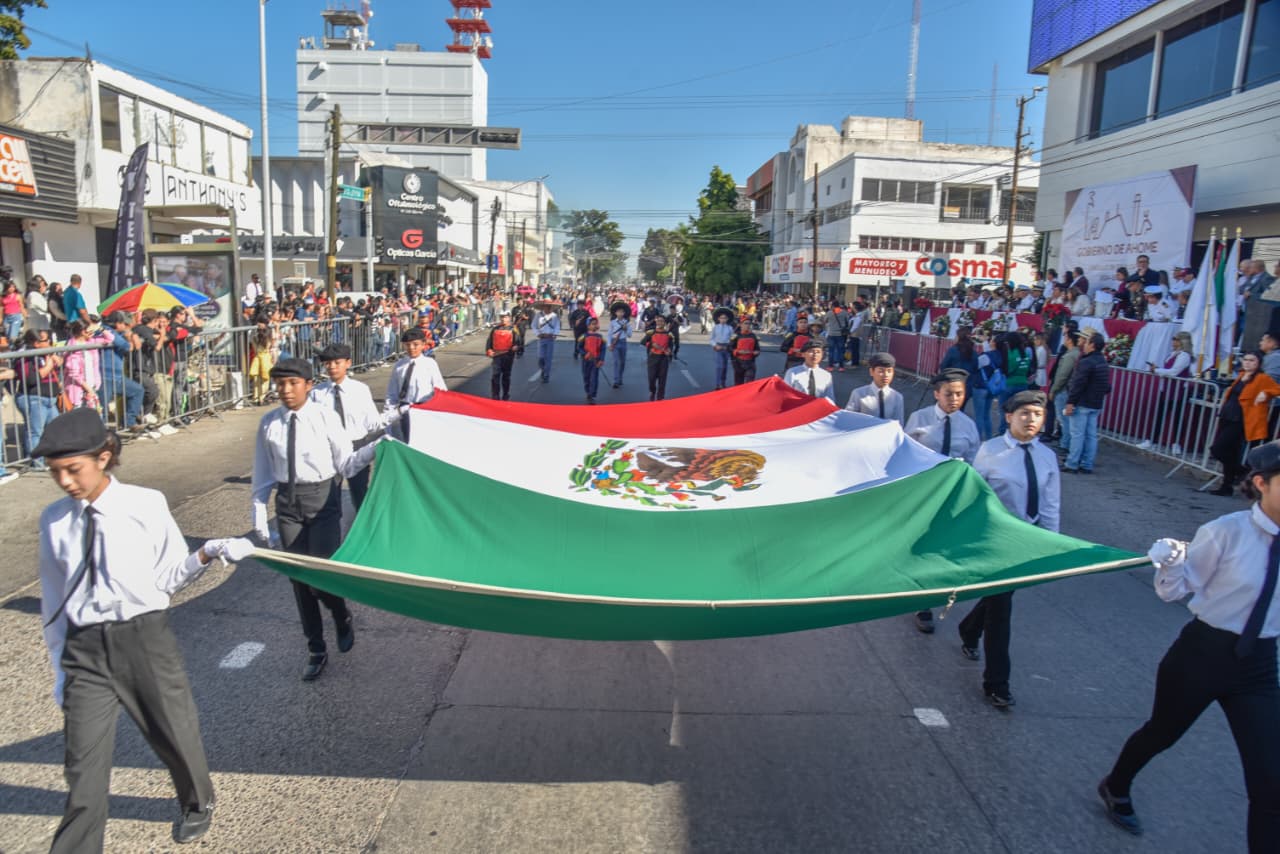Desfile cívico por la Independencia de México en Ahome