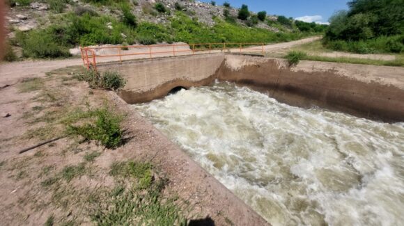 Presa Eustaquio Buelna en Guamúchil, Sinaloa, inicia desfogue preventivo al alcanzar 94% de almacenamiento