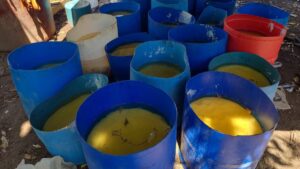 desmantelan en sinaloa narcolaboratorio con mas de 16 toneladas de metanfetamina tambos