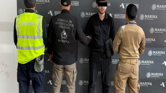 ¡Es de Navolato! Detienen en el AICM a hombre con cocaína oculta en artesanías procedentes de Perú